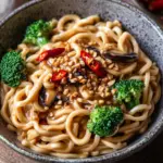 Schnelle Asianudeln mit Erdnusssauce