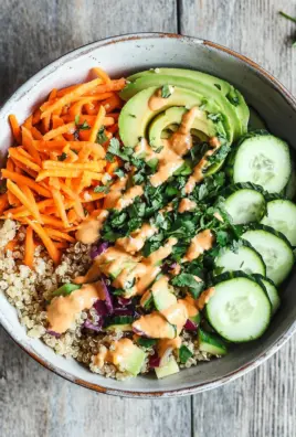 Quinoa-Gemüse-Bowl mit Tahini-Dressing